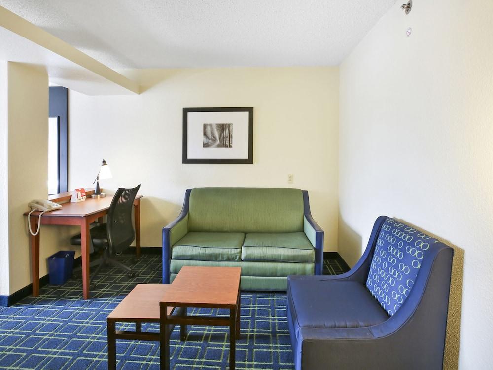Quality Inn & Suites Jackson Exterior photo